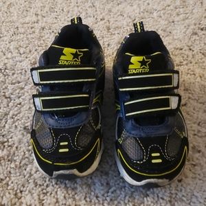 Boys Starter brand tennis shows size 8